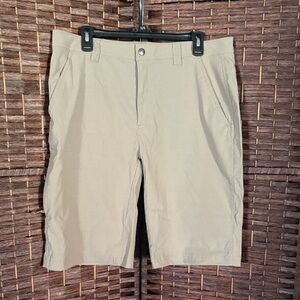 Columbia Men's Flat Front Casual Shorts in Light Khaki